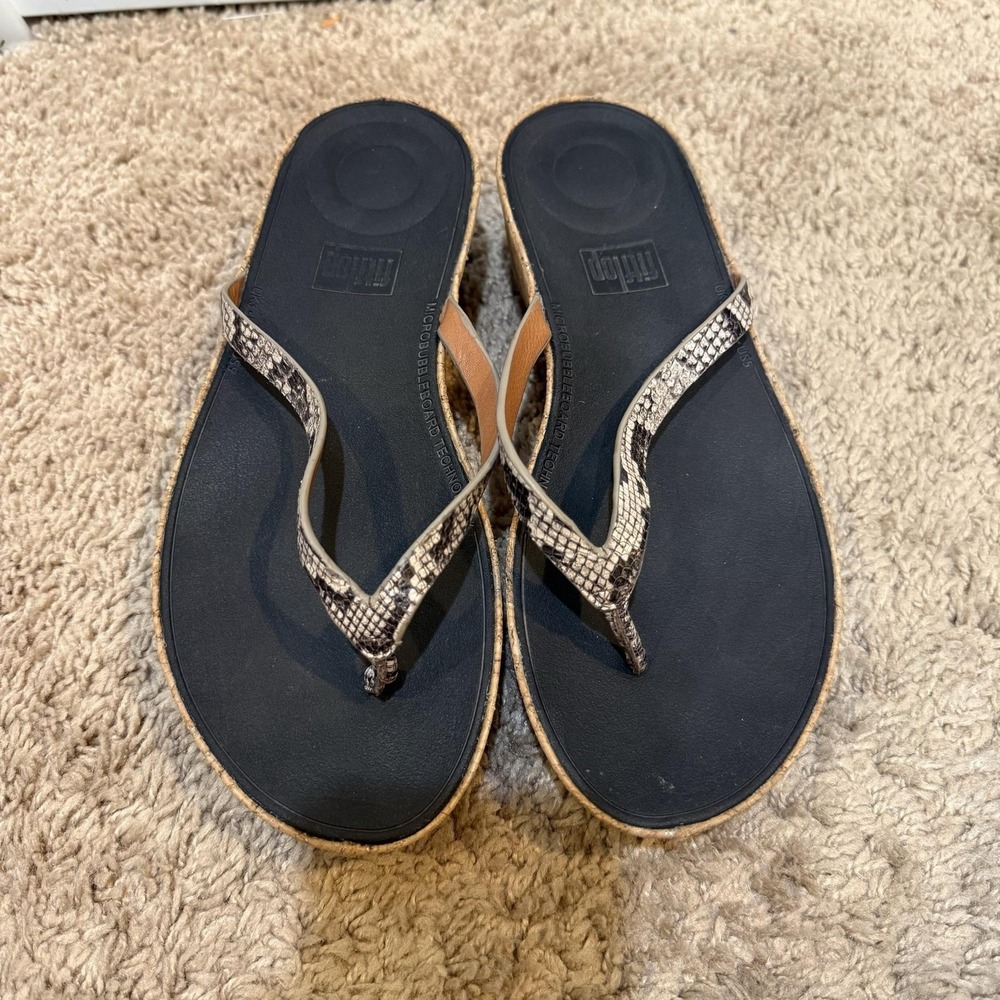 FitFlop Sandals Shoes Womens Size 5 Black Snake Print Thong Cork Wedge Comfort